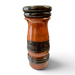 Pilón tallado de madera